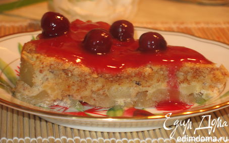 Рецепт Миндальный яблочный пирог с вишневым соусом
