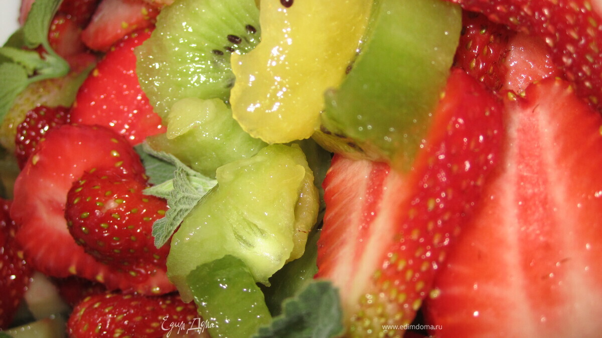 Фруктовый салат "Краски лета"