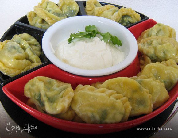 Паровые вареники с зеленью и яйцом