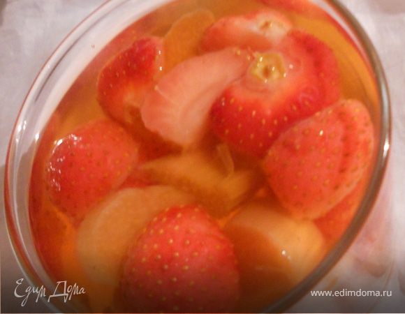 Лето 2011: домашний лимонад с клубникой и ревенем