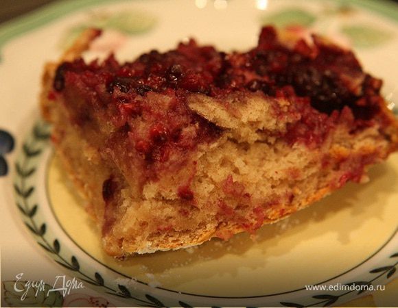 Пирог с ежевикой, имбирем и корицей