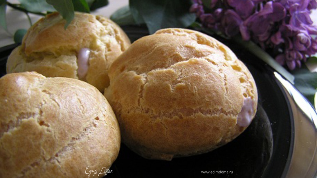 Профитроли с черничным кремом