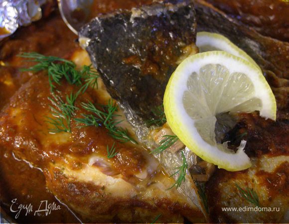 Филе лосося в красном соусе