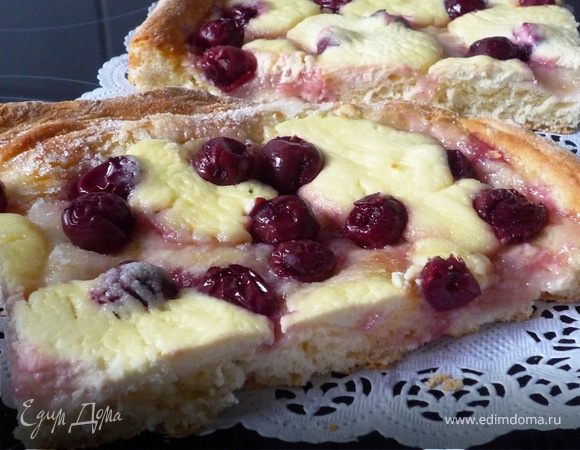 Вишневый пирог со сметаной из дрожжевого теста