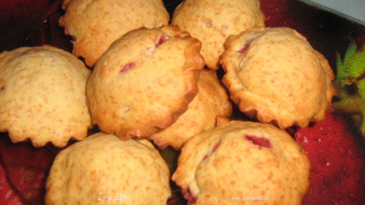 Йогуртно-клубничные кексы