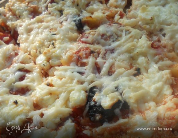 Паста, запеченная с помидорами, фетой и базиликом