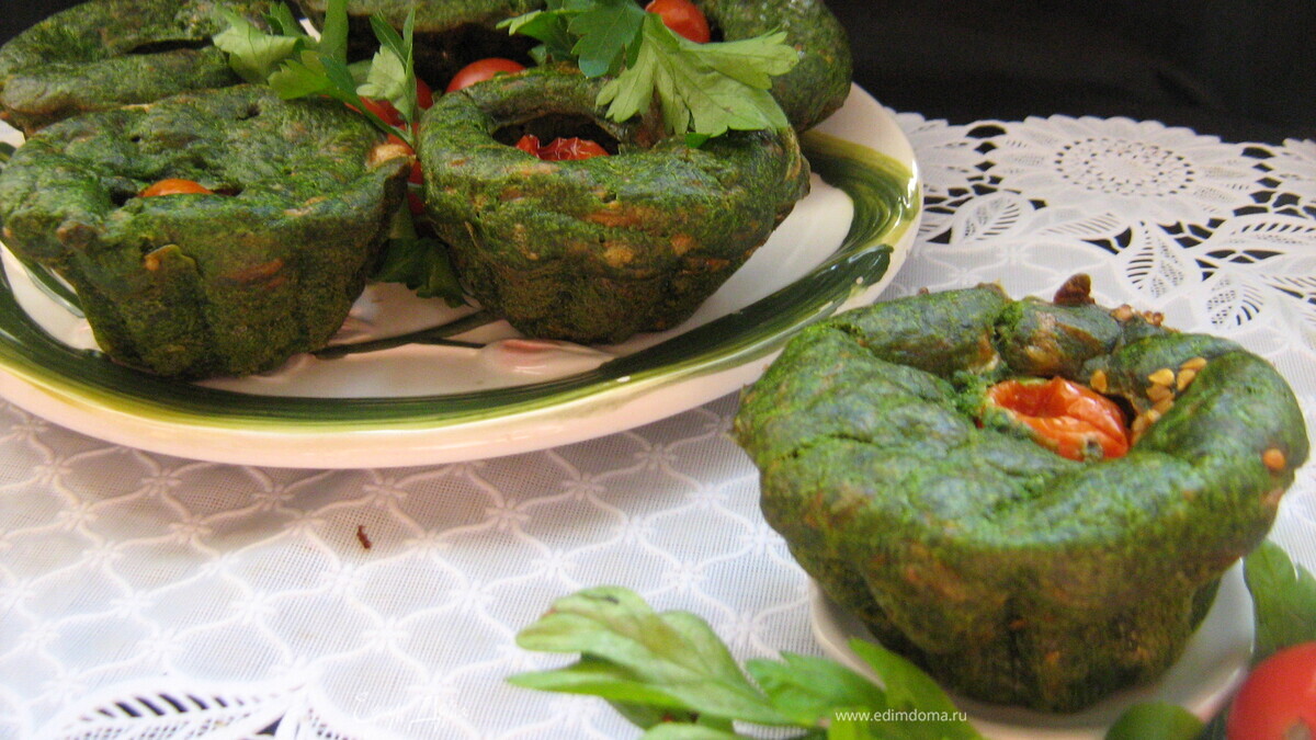 Закусочные "зелёные" маффины со шпинатом и сыром.