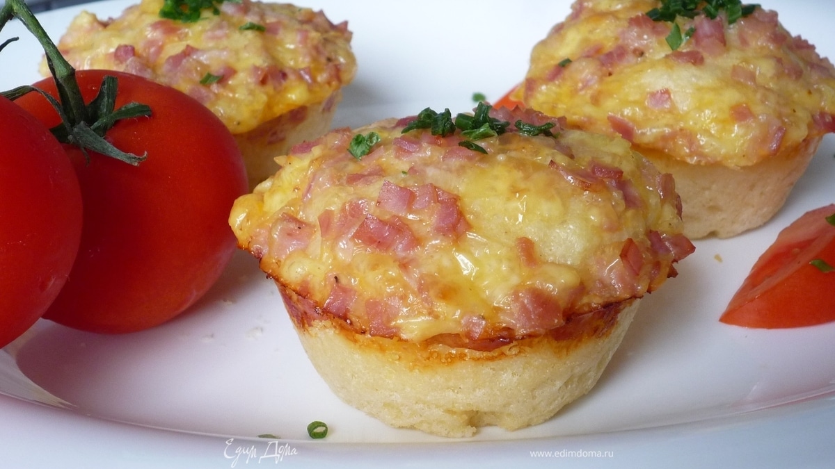 Маффины с сыром и ветчиной из дрожжевого теста