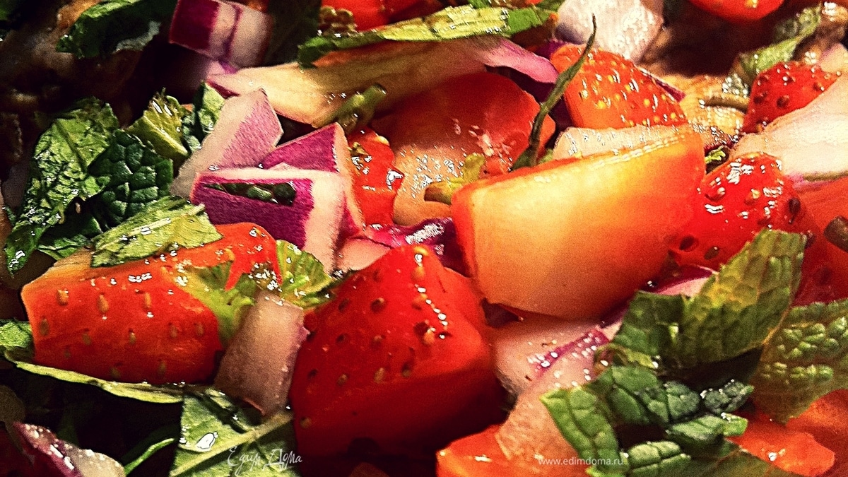 Курица с клубникой и мятой