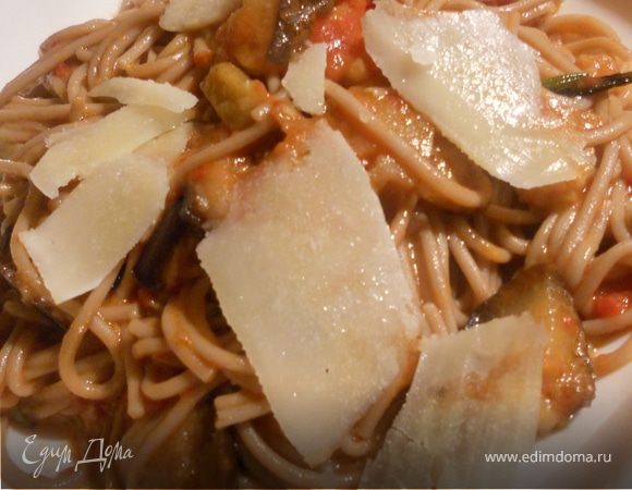 Гречневая лапша  с баклажанами, томатами и красным вином