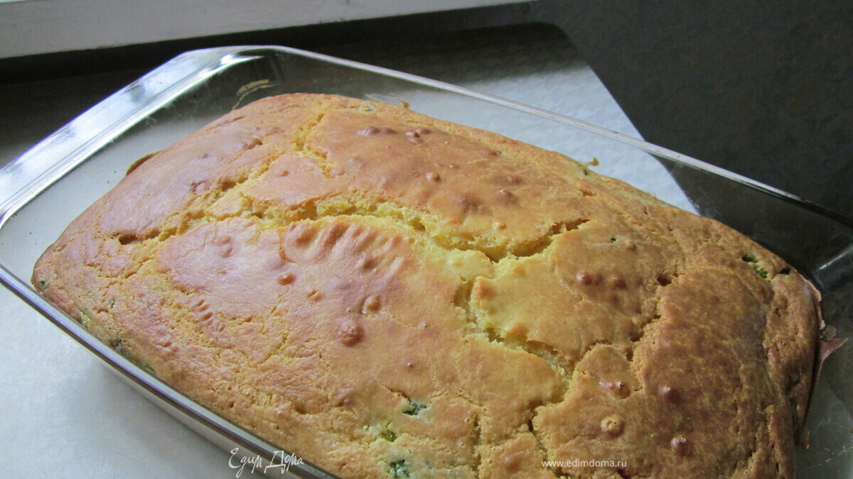 Быстрый заливной пирог с зеленым луком и яйцом