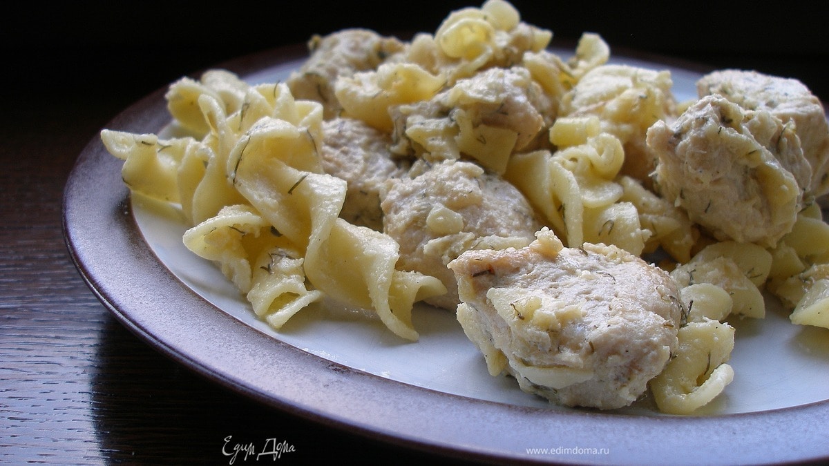 Индейка со сметанно-сырным соусом