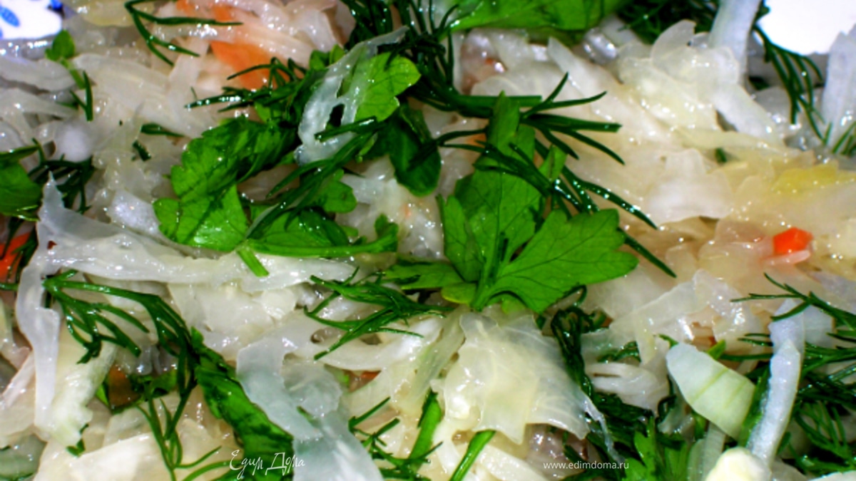 Салат из квашенной капусты. (Как в детстве!)