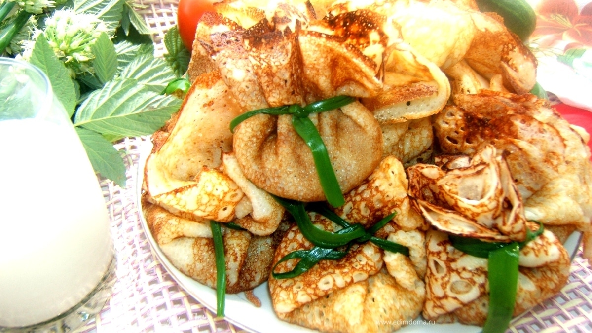 Блинные мешочки с мясом и грибами