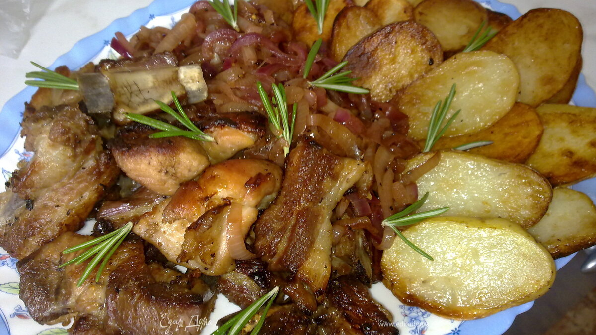 Копченые свиные ребра с бальзамированным луком