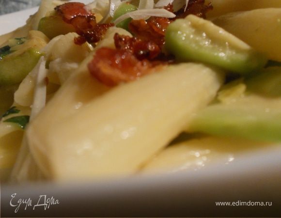 Паста с цукини, авокадо и хрустящим беконом