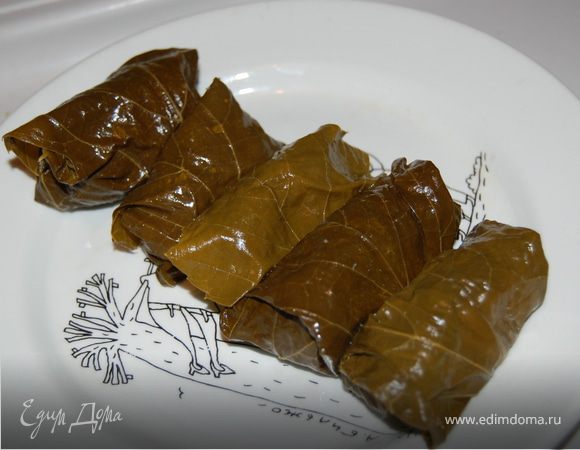 Долма из виноградных листьев.
