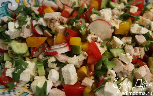 Рецепт Восточный салат с фетой, курицей и помидорами