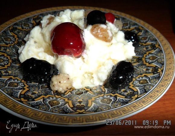 Творожно-ягодный десерт с майским медом Творожно-ягодный десерт с майским медом