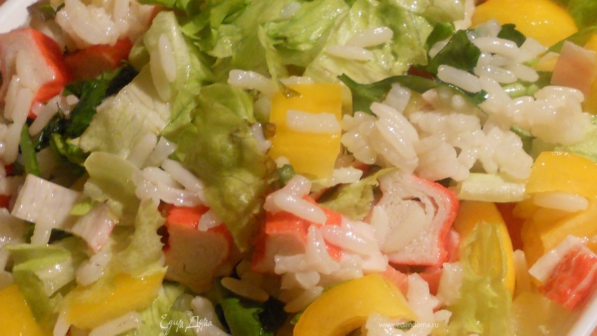 Теплый салат "Рис & крабовые палочки"