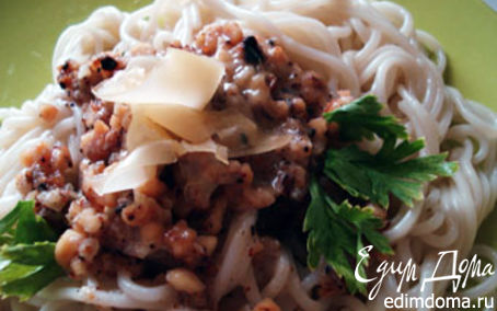 Рецепт Спагетти с карамелизованными орехами и сливочным соусом