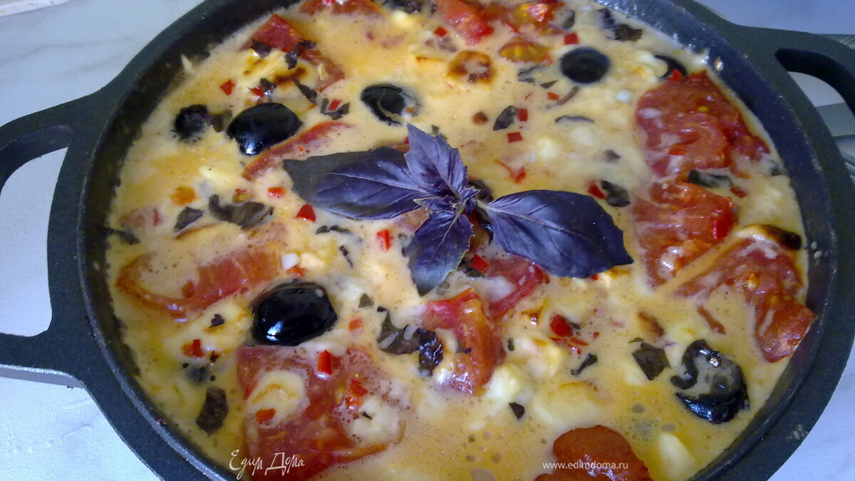 Томаты, запеченные с фетой и маслинами