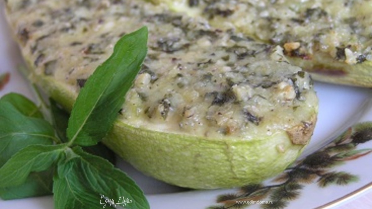 Кабачки под орехово-мятным соусом
