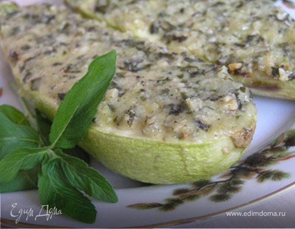 Кабачки под орехово-мятным соусом