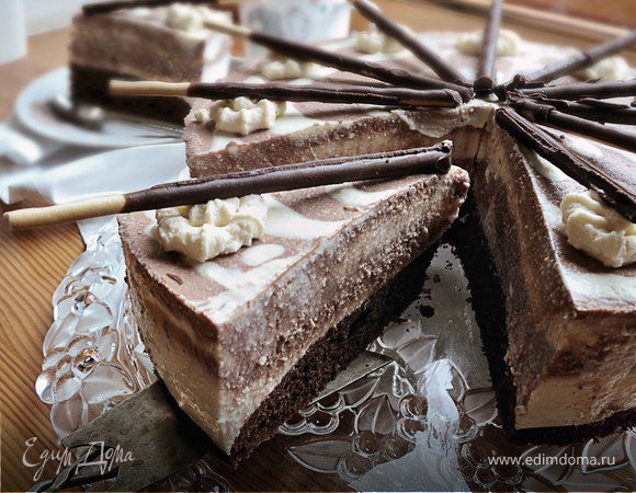 Торт "Зебра" с творожным и кофейным кремом Торт "Зебра" с творожным и кофейным кремом