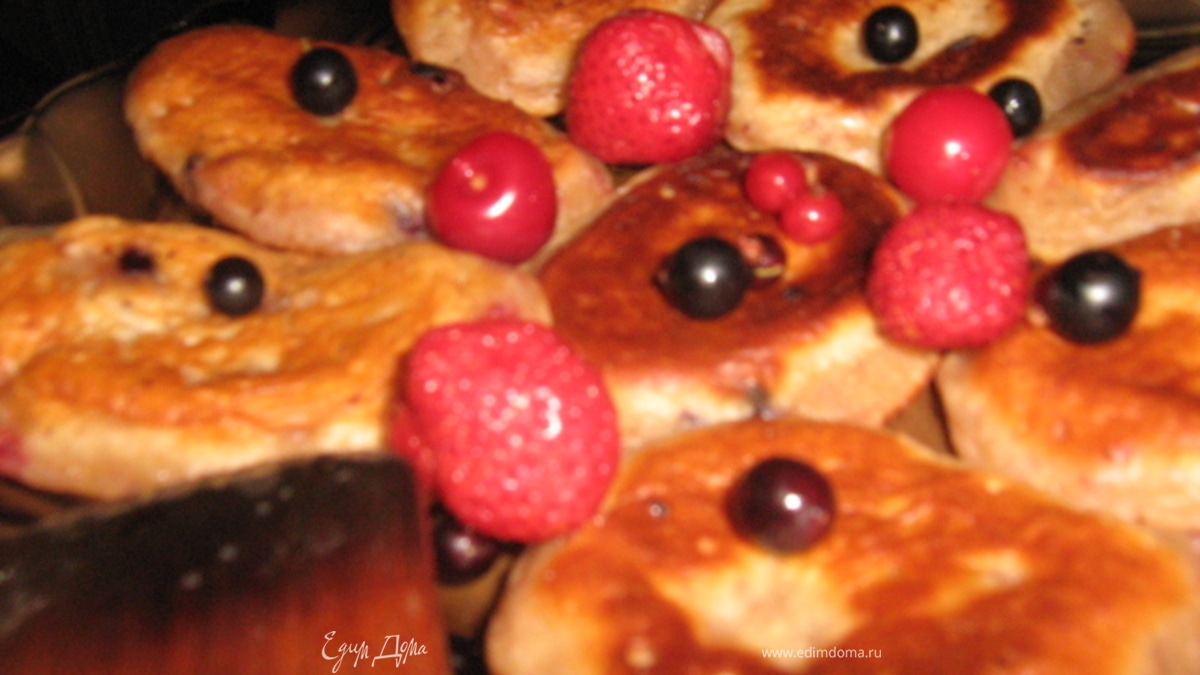 Ягодные оладушки или "как заставить ребенка съесть ягоды"