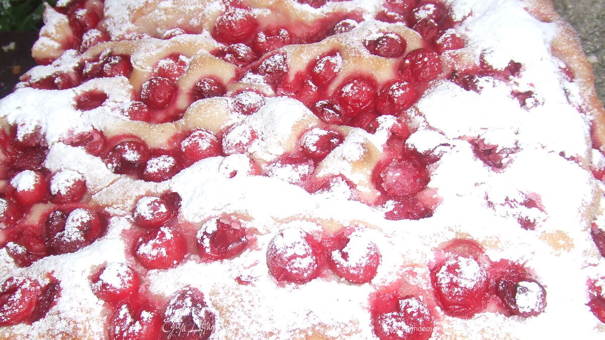 Фокачча с вишней XXL