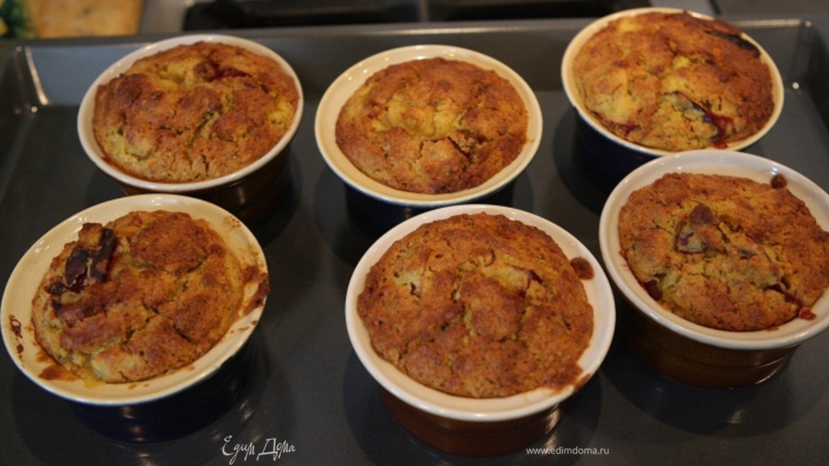 Маффины с персиками и овсяными хлопьями