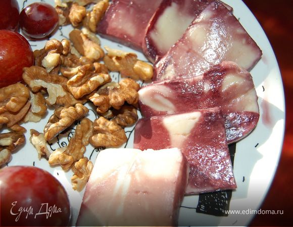 Сыр в виноградных листьях Сыр в виноградных листьях