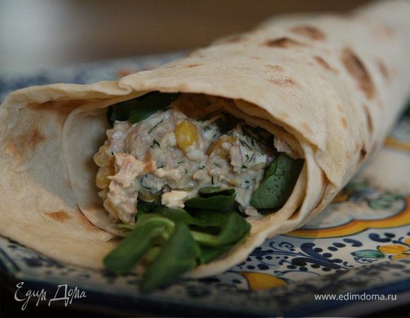Лаваш с тунцом, яйцом и сладкой кукурузой