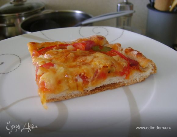 Золотистая пицца с ветчиной