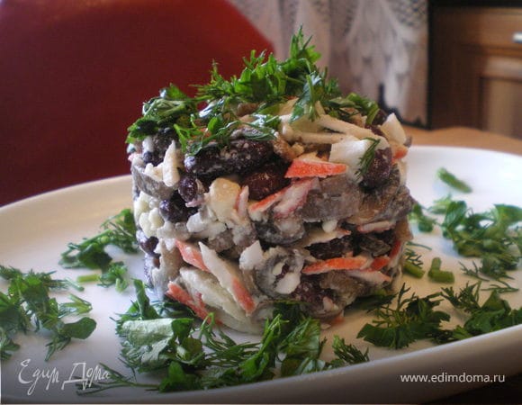 Салат с красной фасолью.