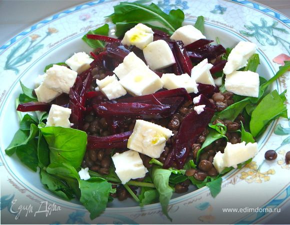 Рукола с чечевицей, свеклой и сыром фета Рукола с чечевицей, свеклой и сыром фета