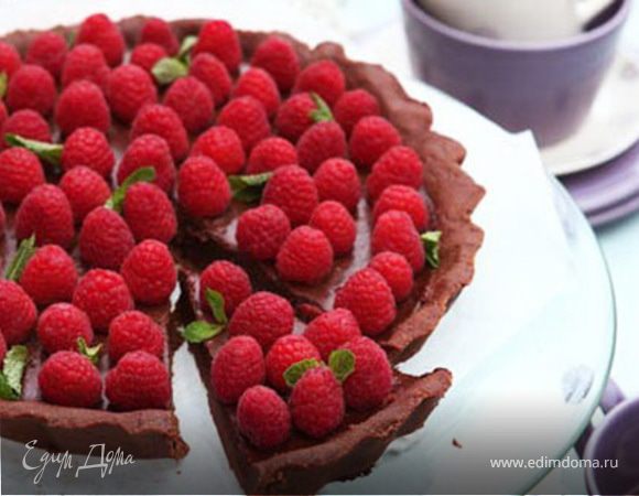 Шоколадный тарт с малиной