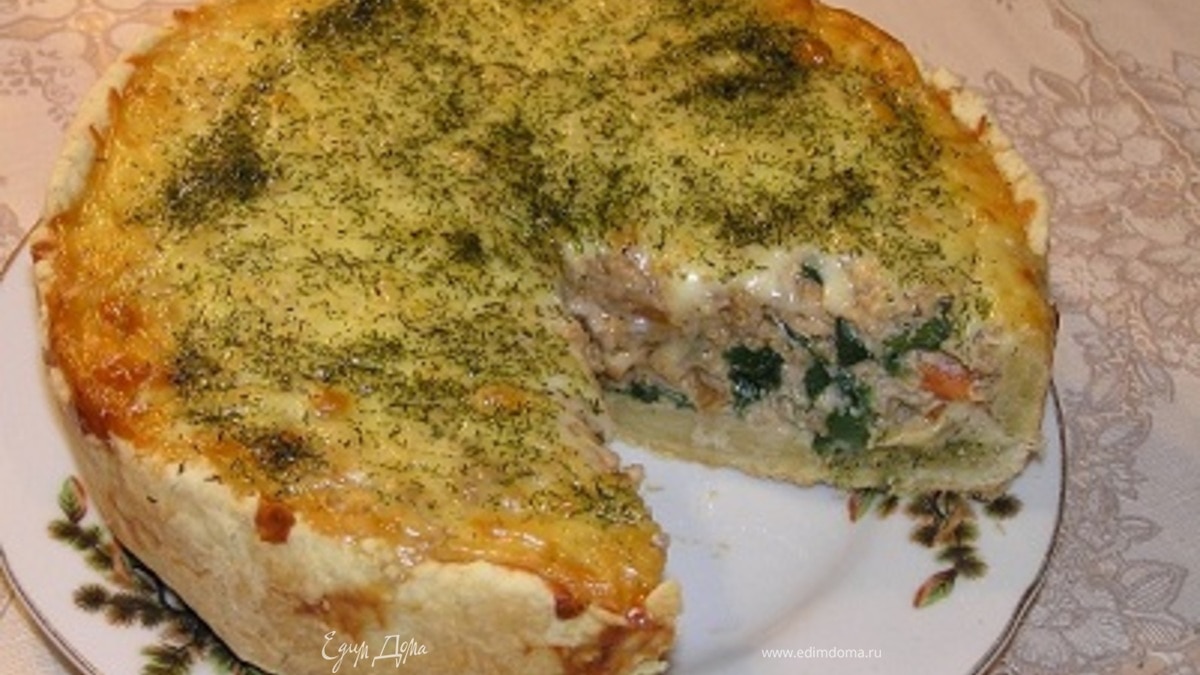 Киш с мясом, шпинатом и сыром