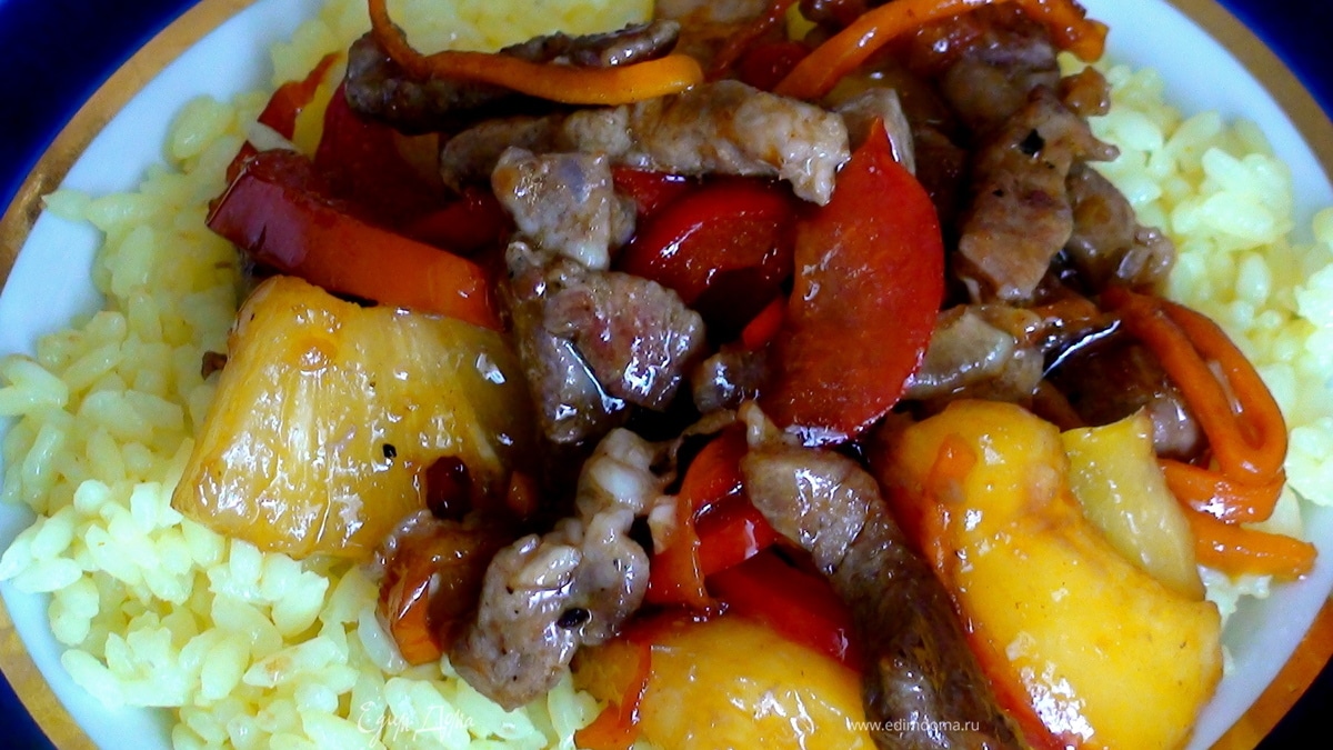 Свинина с ананасами в устричном соусе.