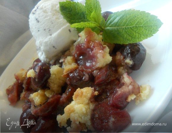 Крамбл с черешней