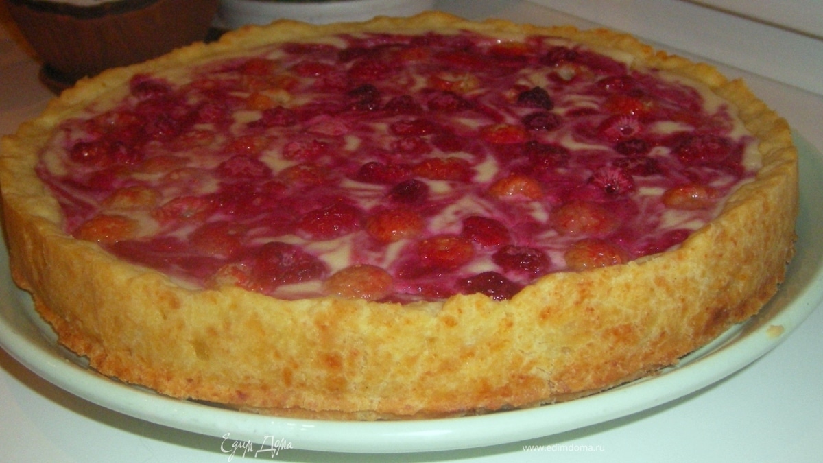 Творожный тарт с малиной и заварным кремом