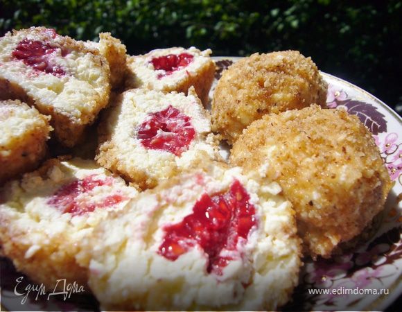 Пирожное с малиной