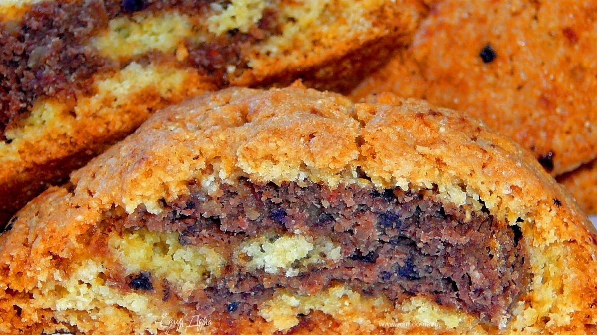 Печенье с ореховой и финиковой начинкой.