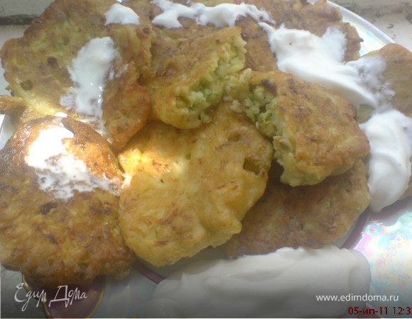 "Пятнашки" из кабачков,зелёного лука и горошка