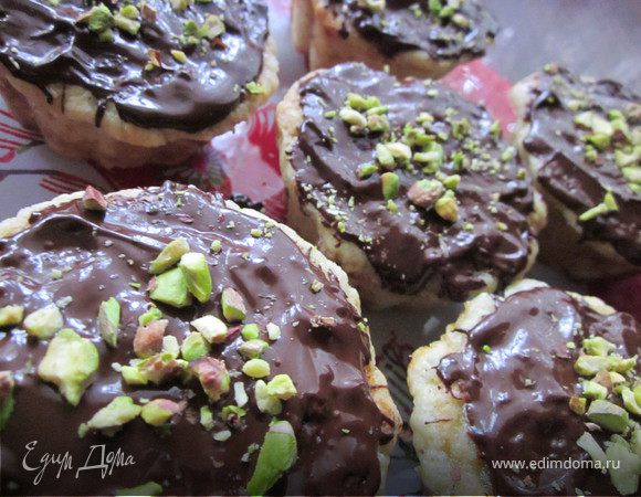 Пирожное с банановой начинкой и горьким шоколадом Пирожное с банановой начинкой и горьким шоколадом