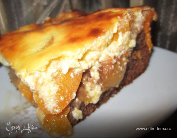 Брауни с абрикосами и творожным кремом.