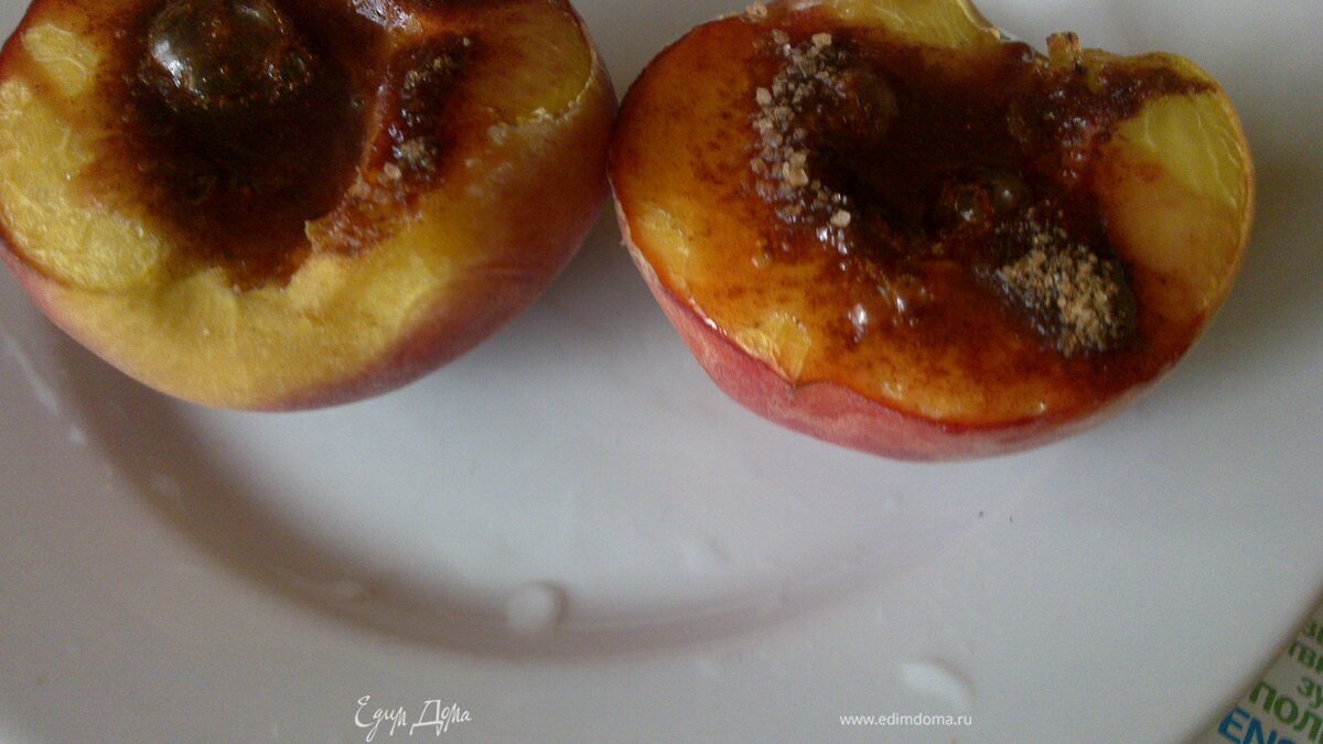 Запеченные персики с корицей