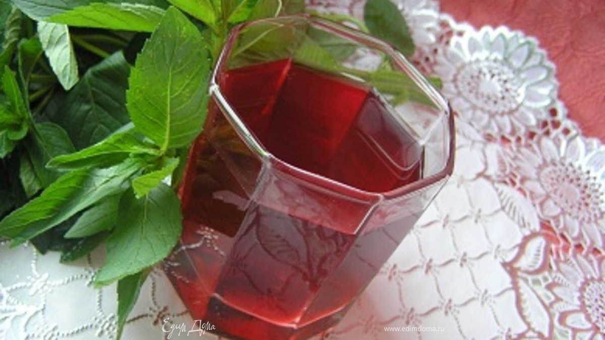 "Праздничный компот" или Вишневый компот с инжиром и мятой