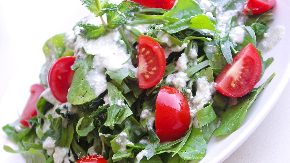 Салат с сырной заправкой